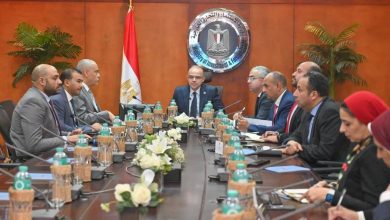 صورة وزير الاستثمار  يبحث مع مجموعة العربي تعزيز التصنيع المحلي وزيادة الاستثمارات الصناعية