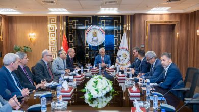 صورة “جمبلاط” يستعرض الأداء المالي للشركات ويوجه بتسريع وتيرة الإنتاج والاستعانة بالبحث العلمي لحل المشكلات التقنية