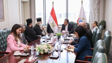 صورة وزير الصحة يستقبل بابا الروم الأرثوذكس لبحث إنشاء مستشفى بالإسكندرية