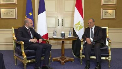 صورة وزير الخارجية ونظيره فرنسى يبحثان خفض التصعيد وتعزيز الشراكة الاستراتيجية