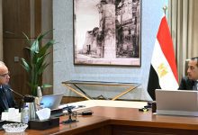 صورة مدبولي يستعرض مع وزير الاستثمار خطة تطوير مناخ الأعمال وتعزيز الشراكات الدولية وجذب الاستثمارات