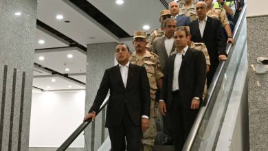 صورة مدبولي يتفقد محطة الحافلات بالعاصمة الإدارية ويستقل الأتوبيس الكهربائي