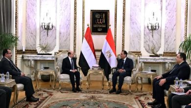صورة مدبولي يؤكد دعم مصر الكامل لوحدة اليمن والشرعية خلال لقائه رئيس الوزراء اليمني بالقاهرة