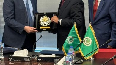 صورة مذكرة تفاهم لتعزيز التعاون الأكاديمي بين الأكاديمية العربية للعلوم والتكنولوجيا وأساتذة التعليم العالي