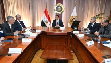 صورة وزير الصناعة يبحث دعم الصناعات الطبية وتعزيز صادرات الدواء