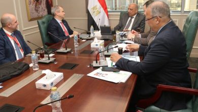 صورة وزير الكهرباء يبحث مع “الكازار الإماراتية” تسريع تنفيذ 1500 ميجاوات من طاقة الرياح