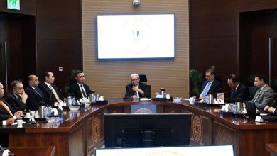صورة نائب رئيس الوزراء للشئون الاقتصادية يبحث تعزيز الاحتياطي الاستراتيجي وتأمين السلع الأساسية