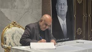 صورة سفارة اليمن بالقاهرة تستقبل المعزين في وفاة الرئيس اليمني السابق عبد ربه منصور هادي