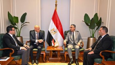 صورة وزير التموين يكرّم مفتش تموين الإسكندرية تقديرًا لجهوده الرقابية خلال عيد الأضحى