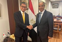 صورة وزير الخارجية  يبحث مع تارو كونو تعزيز التعاون البرلماني المصري الياباني وتطورات الشرق الأوسط