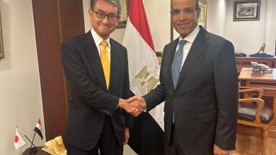 صورة وزير الخارجية  يبحث مع تارو كونو تعزيز التعاون البرلماني المصري الياباني وتطورات الشرق الأوسط