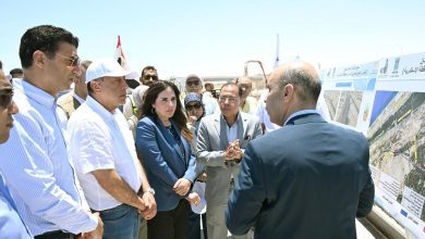 صورة مدبولي يتفقد محور اللواء عمر سليمان لدعم السيولة المرورية وربط المحاور الحيوية بالإسكندرية