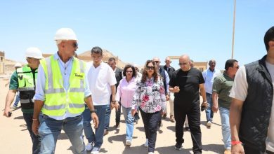صورة د. منال عوض ومحافظ البحر الأحمر يتفقدان المدفن الصحي بالغردقة وسفاجا ويؤكدان تطوير منظومة المخلفات