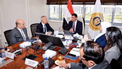 صورة وزير الصناعة والأكاديمية العربية يبحثان دعم الابتكار وربط البحث العلمي بالصناعة