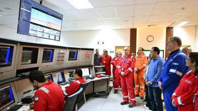 صورة مدبولي يتفقد مجمع إدكو للغاز المسال ويؤكد أهمية تعظيم الاستفادة من أصول الطاقة الاستراتيجية